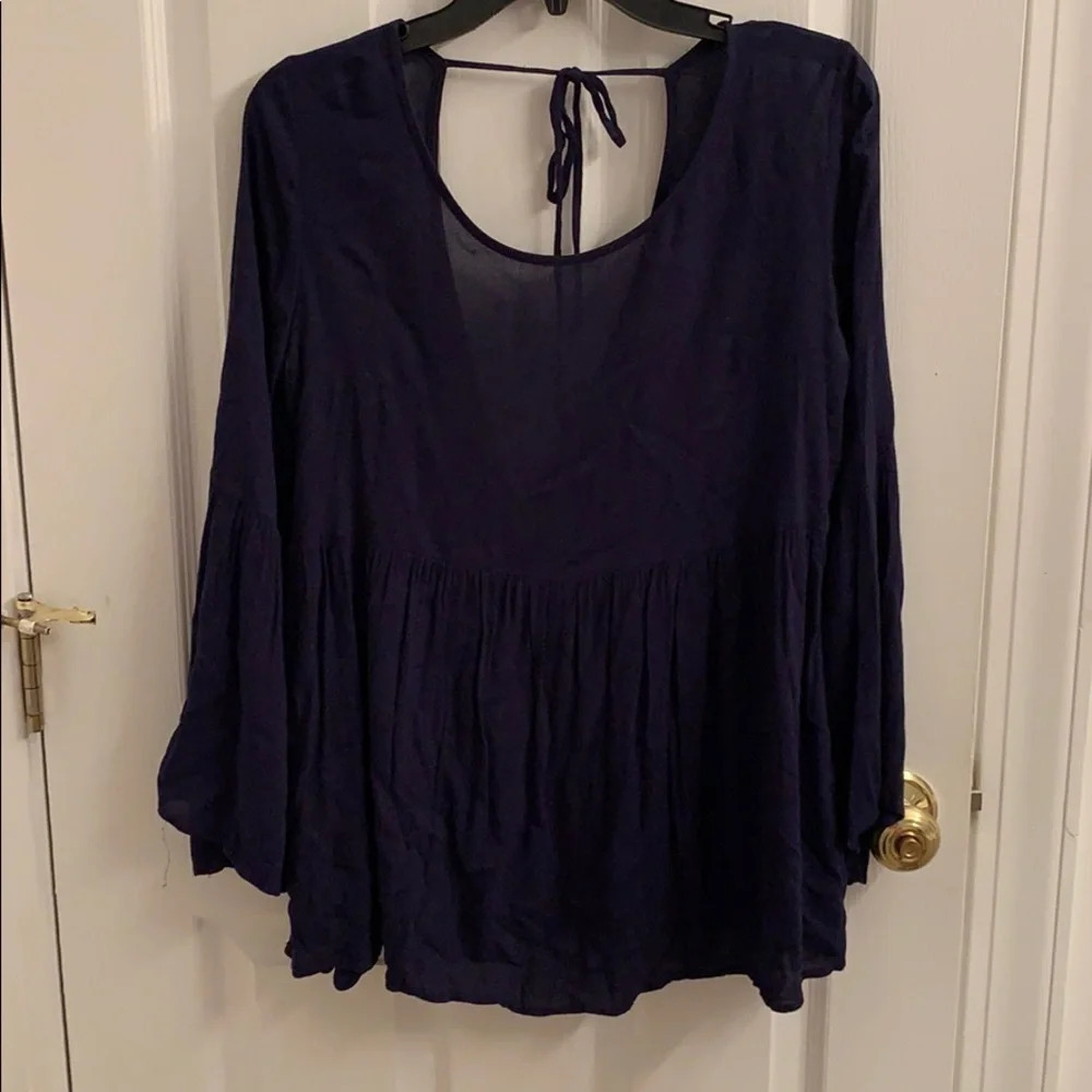 Kimchi Blue V-neck back Top size Medium